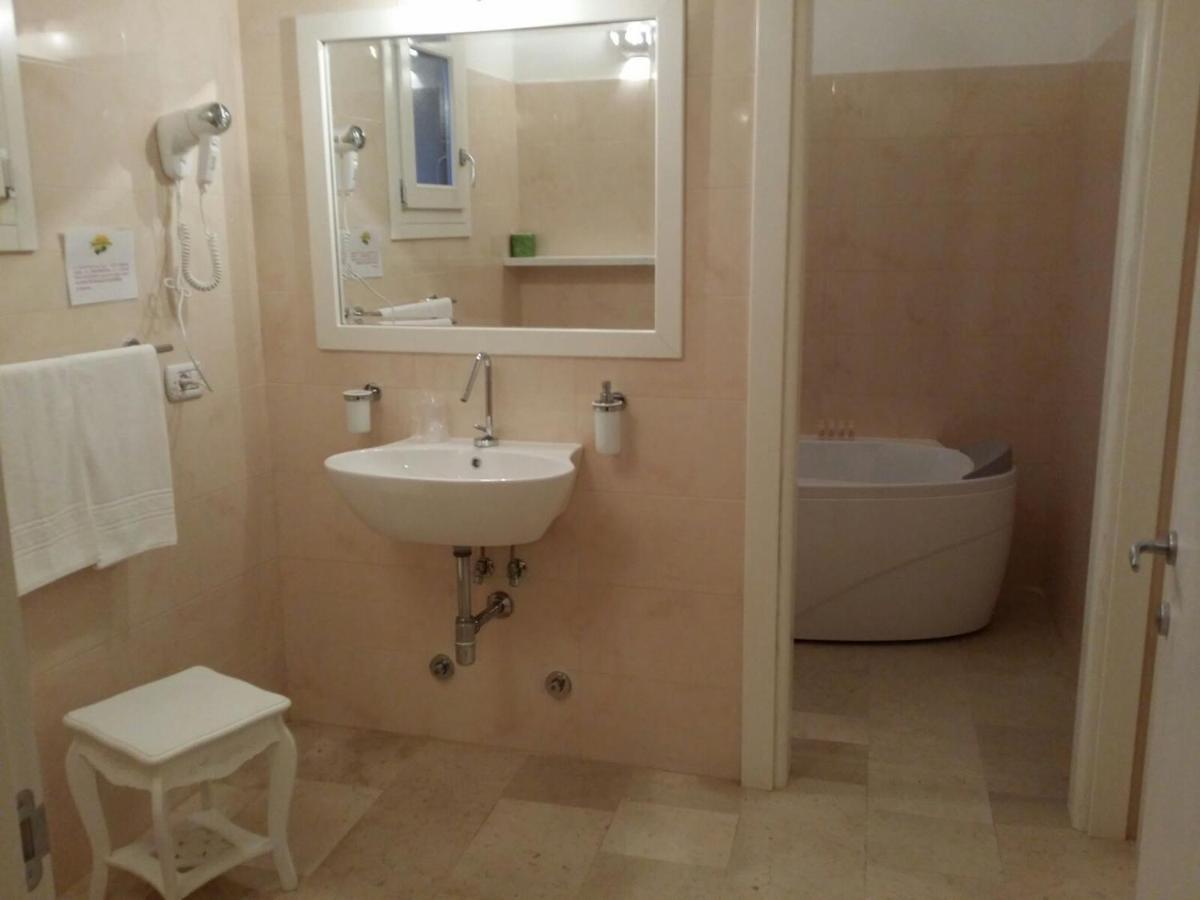 Antica Masseria Ficazzana - Tenuta Marina Di Pescoluse Eksteriør billede